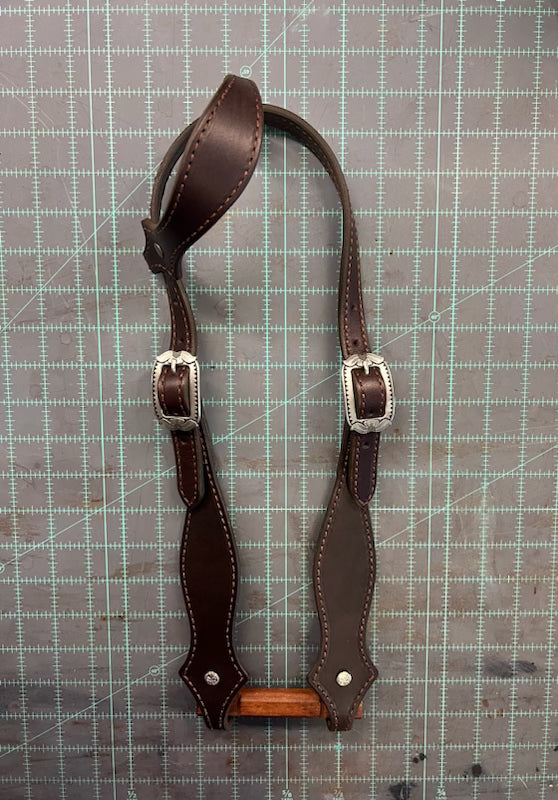 An assembled one ear headstall with saltlick buckles